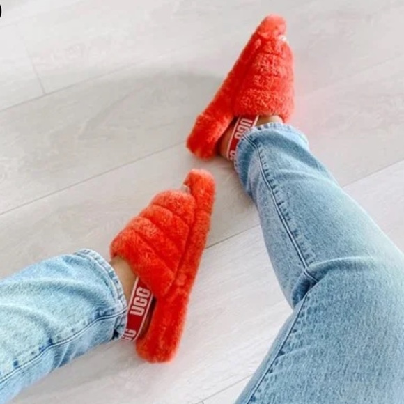 UGG Fluff Yeah red slides, size 5 - Picture 2 of 5